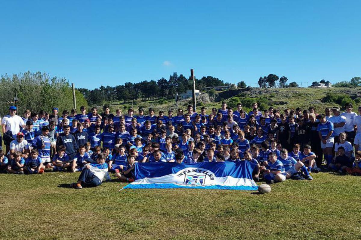 Una postal de los equipos juveniles del Luján RC