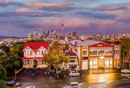 Una postal de Ponsonby, Nueva Zelanda, un barrio crucial en la vida de Evelin.