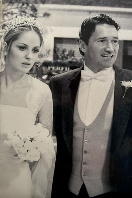 Una postal de uno de sus días más felices: el de su casamiento con Mike Reynal, en 2011. Organizaron tres fiestas para recibir a amigos que venían de todo el mundo: una en su casa; otra en el Jockey Club de San Isidro; y otra en el Palacio Duhau. Fini Reynal Duggan se encargó de confeccionarle el vestido. "Mike era distinto a todos los hombres que había conocido. Tiene un gran corazón; me respeta, me entiende y no piensa que su trabajo es más importante que el mío", dice sobre su marido.