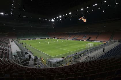 San Siro/Giuseppe Meazza, el estadio que utilizan Milan e Inter, sin público; la Serie A retomará a puertas cerradas la actividad, si las autoridades sanitarias italianas aprobaren un protocolo.