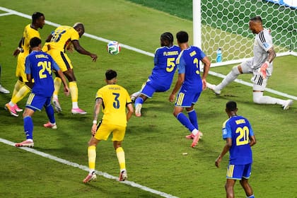 Una postal del partido: definición de Enner Valencia y salvada de Room; "la figura fue el arquero contrario", lo elogió su colega ecuatoriano Hernán Galíndez.