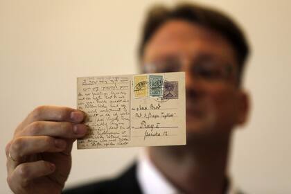 Una postal escrita por el novelista Franz Kafka y dirigida a su amigo Max Brodd