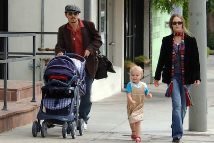 Una postal familiar de Johnny Depp con Vanessa Paradis y sus dos hijos