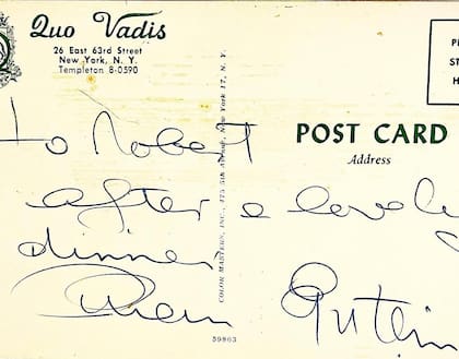 Una postal firmada por Brian Epstein, representante de The Beatles, con el membrete de Quo Vadis