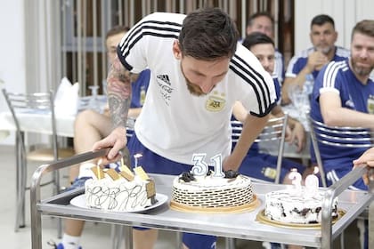 Messi y la sana costumbre de festejar su cumpleaños en la selección