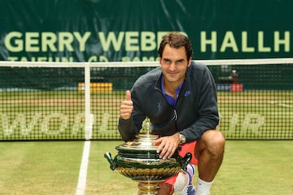 Una postal repetida: el festejo de Federer en Halle