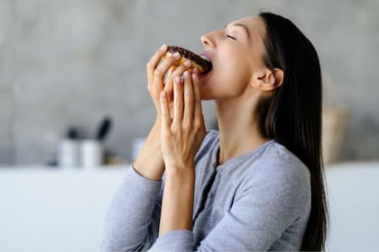 Una profesora en Florida advierte que los antojos constantes de chocolate podrían reflejar una carencia de magnesio