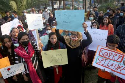 Una protesta contra el reciente linchamiento en Lahore, Pakistán, el 4 de diciembre del 2021. (Foto AP/K.M. Chaudary)