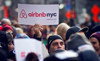 Una protesta contra las leyes que restringieron el sistema Airbnb en Nueva York (Archivo)