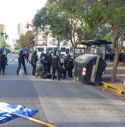 Una protesta de recicladores derivó en un enfrentamiento con la Policía.