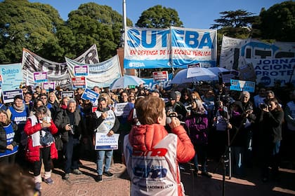 Una protesta de Suteba, uno de los gremios que rechazó la oferta de Kicillof