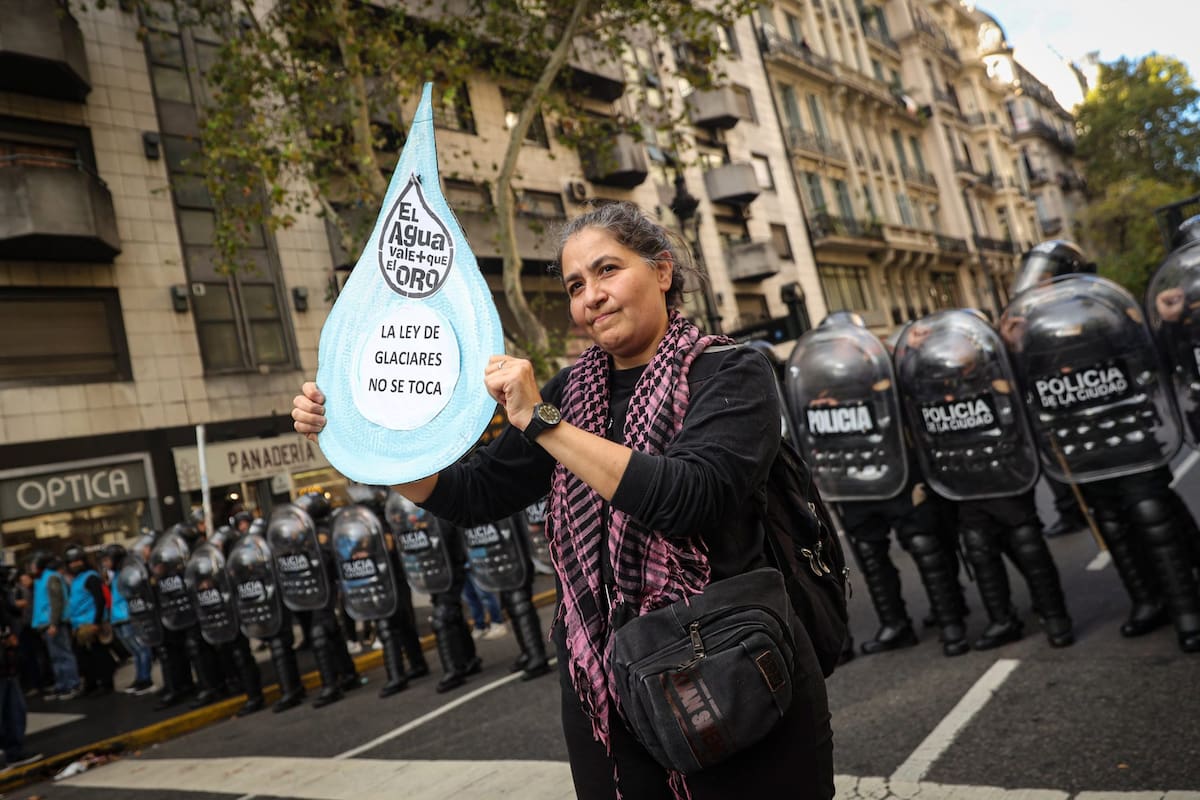 Una protesta frente al Congreso mientras se trataba la ley de glaciares