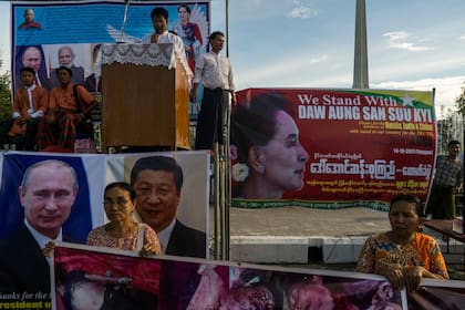 Una protesta organizada por un monje budista en apoyo al manejo de la crisis de los rohingya de Daw Aung San Suu Kyi en Rangún, Birmania, en 2017