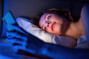Los psicólogos concuerdan: “Nada de dispositivos en el dormitorio durante la noche”