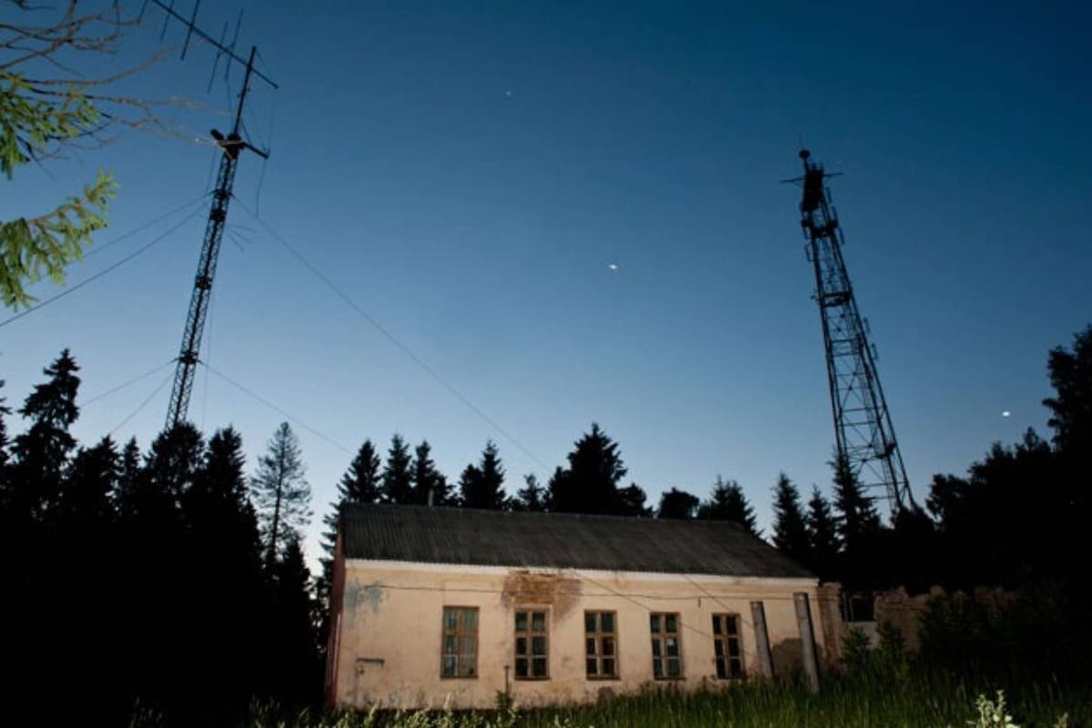 Una radio que emitía extraños zumbidos y mensajes en ruso se convirtió en un enigma desde que nadie pudo determinar en dónde se encuentra ni quién la opera