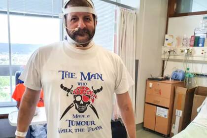 Una radiografía mostró una sombra negra en su mandíbula que indicaba el tumor. Fuente: Caters.