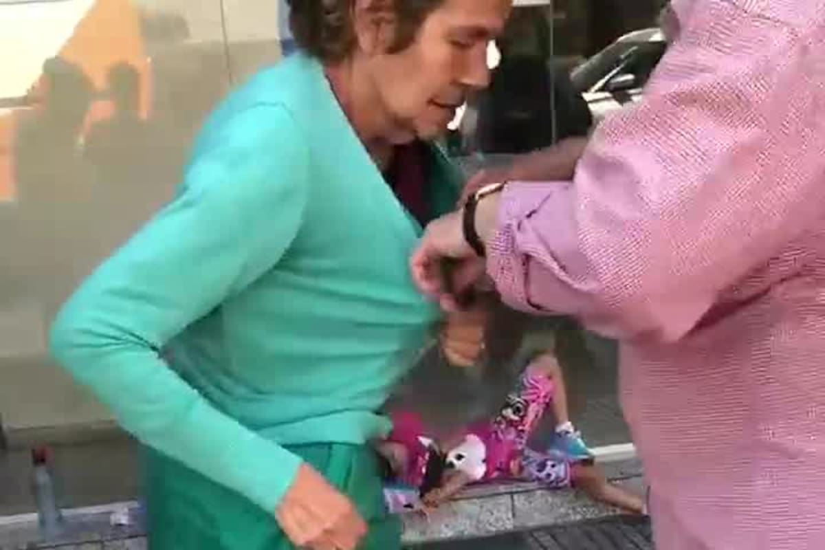 Una rata se le metió entre la ropa a una señora que hacía fila para entrar al banco