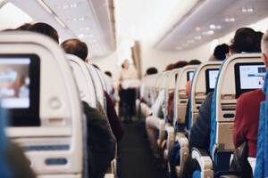 Una reacción de un niño provocó un escándalo en medio de un vuelo