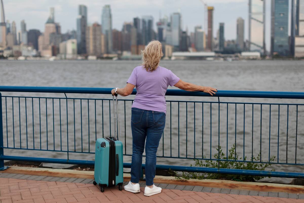 Una Real ID es opcional, pero se recomienda obtenerla debido a que tiene características de seguridad más amplias y se puede utilizar como identificación para abordar un avión