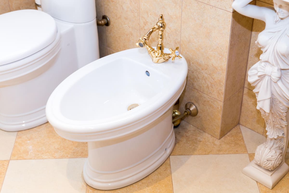 Una receta de tres ingredientes puede alejar el sarro de tu bidet