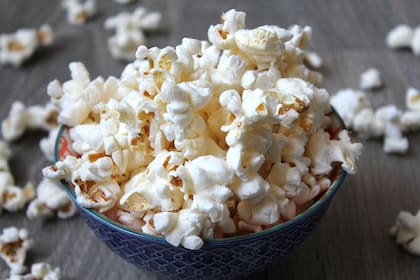 Una receta diferente que le da un toque exótico y gourmet a este clásico snack: pochoclos con coco y lima