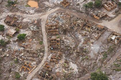 una reciente vista aérea, meses después de que el lugar se inundó con los desechos