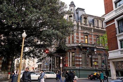 El Palacio Casey, actual Secretaría de Cultura, comparte estilo arquitectónico a punto tal de parecer una continuidad.