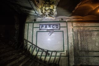 La historia detrás de la estación fantasma del subte porteño que solo puede verse desde los vagones de la línea A