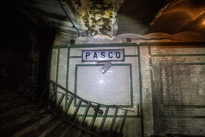 Una recorrida por las estaciones abandonadas de la línea A del subte