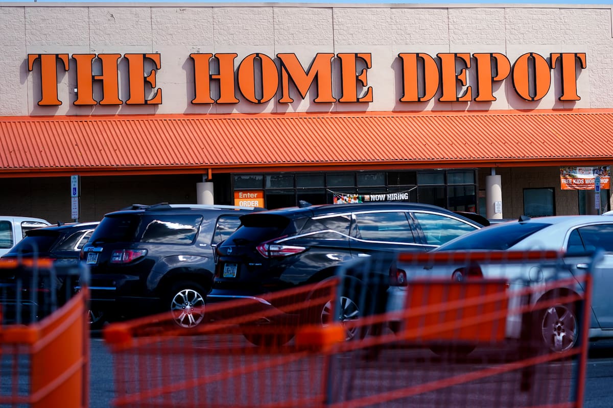 Una redada sorpresiva del ICE en el Home Depot de San Fernando desató una ola de protestas en Los Ángeles (AP Foto/Matt Rourke, archivo)