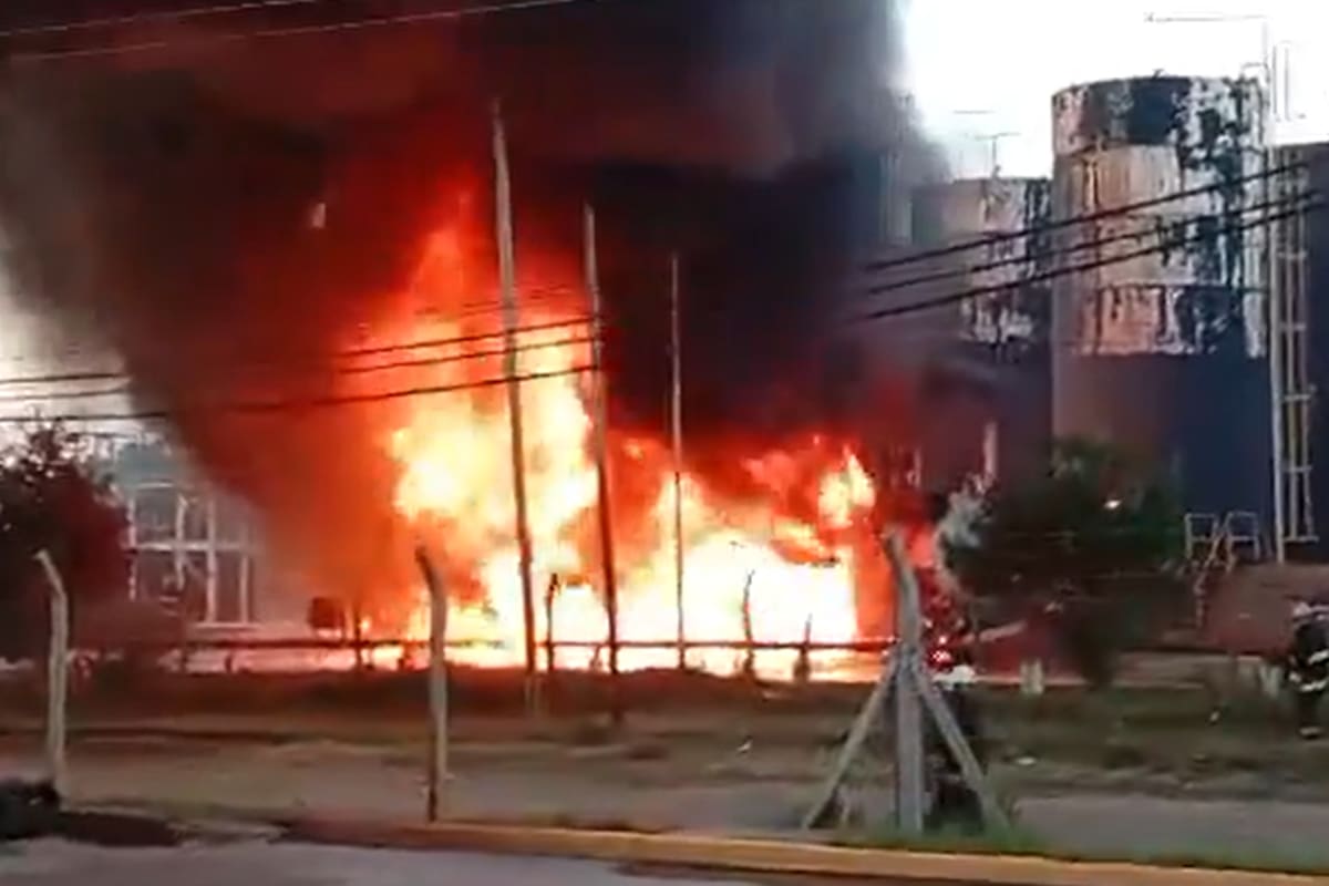 Una refinería se incendia en el partido bonaerense de Pilar