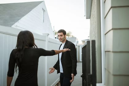 Una relación debería fomentar el crecimiento y desarrollo individual, no limitarlo o restarlo (Foto Pexels)