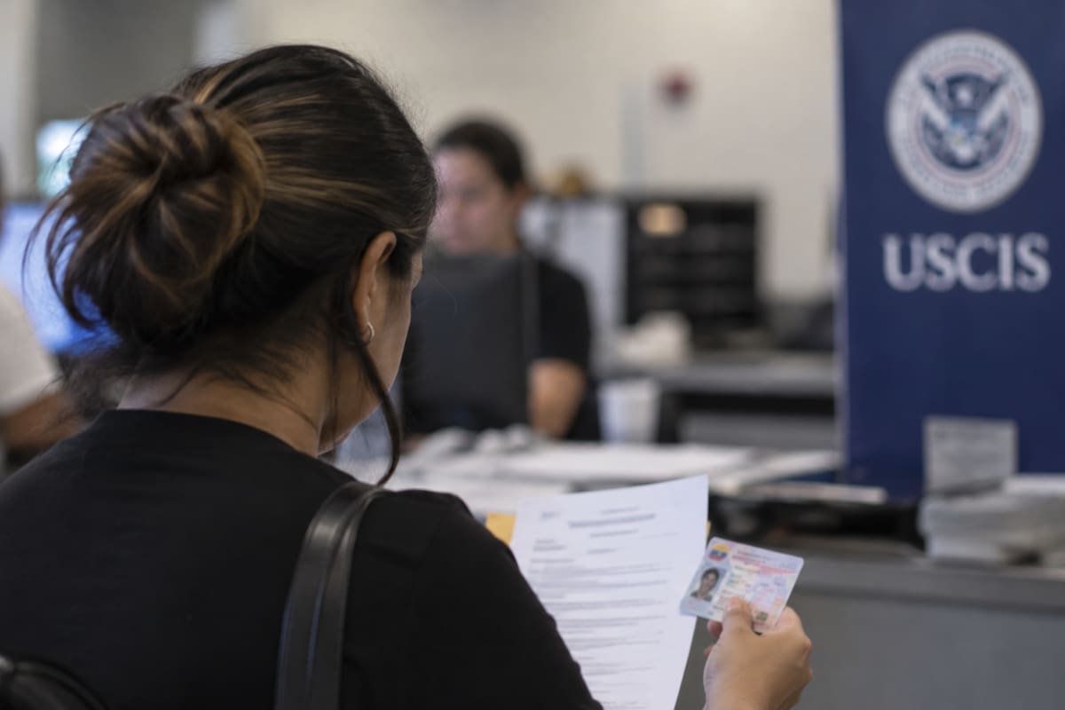 Una resolución judicial permitió conservar las autorizaciones laborales y constancias migratorias de quienes reúnen los requisitos fijados