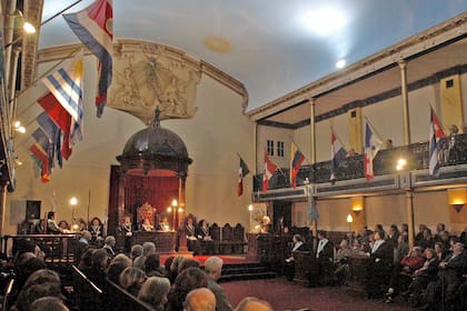 Una reunión de la logia masónica General San Martín N°384 en Buenos Aires, en septiembre de 2005