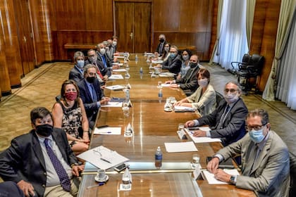 Una reunión del CAA en diciembre pasado con el gabinete económico