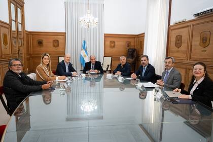 Una reunión del Consejo de Mayo, en la Casa Rosada