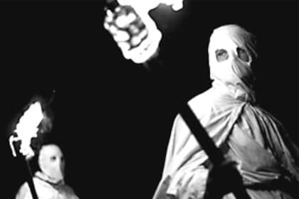Este no es el primer caso de propaganda del Ku Klux Klan reportado en la región, de hecho en noviembre pasado se registraron incidentes similares en Indiana (Archivo)