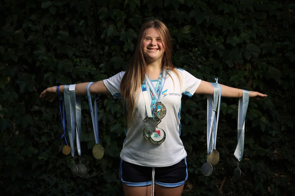 Una rica cosecha: Jacinta es una gran campeona de nado sincronizado