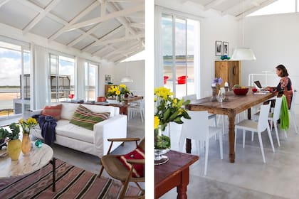 Recibe al recién llegado un mueble bar realizado con tablas de madera reciclada. A pocos pasos, una mesa de campo con sillas apilables configura el comedor.