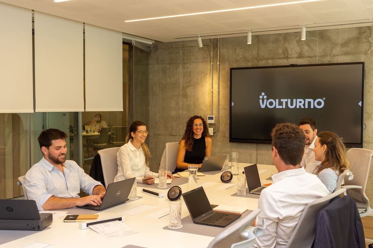 Una sala de coworking de Volturno en Lomas de Zamora