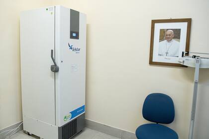 Una sala de vacunación instalada en el atrio de la sala Pablo VI del Vaticano