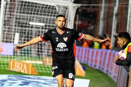Una sana costumbre de Adrián Martínez, el grito de gol: aquí, en el empate de Instituto ante Racing