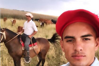 Una selfie de Enzo Díaz en el campo, su lugar en el mundo