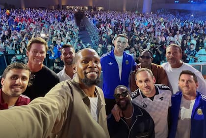 Una selfie plagada de figuras top
