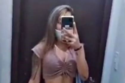 Una selfie que se tomó la acusada y que sirvió para identificarla