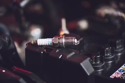 Una señal de que hay que cambiar las bujías puede ser la pérdida de potencia del auto