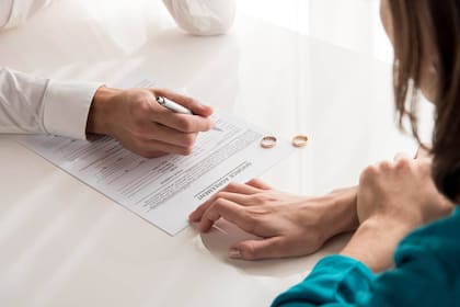 Una separación puede generar tensiones entre los adultos, pero el especialista recomienda evitar que los hijos queden en medio de las discusiones y los desacuerdos familiares