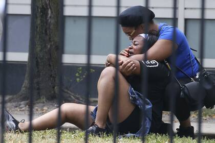 Una serie de tiroteos dejó 11 muertos y unos 70 heridos