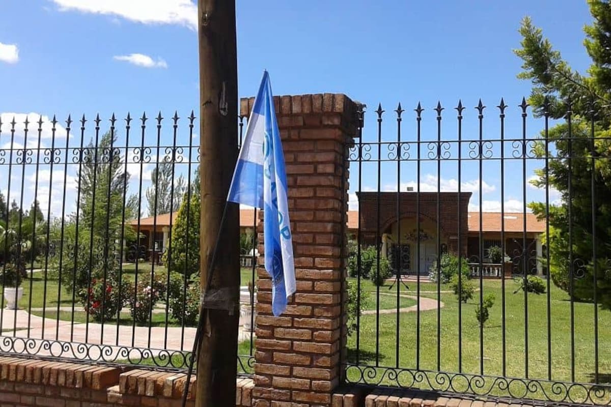 Una serie de transmisiones masivas en una institución donde residen casi 100 discapacitados tiene en vilo a las autoridades y a la población del este provincial.