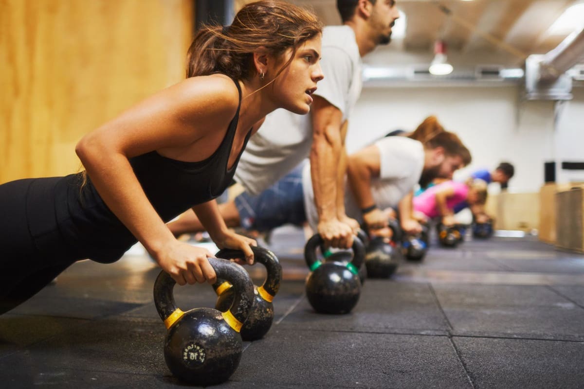 Una sesión de crossfit dura aproximadamente una hora y se organiza en bloques